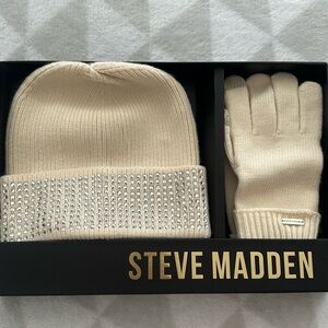 STEVE MADDEN brand new gloves and hat ( warm ) off of white color